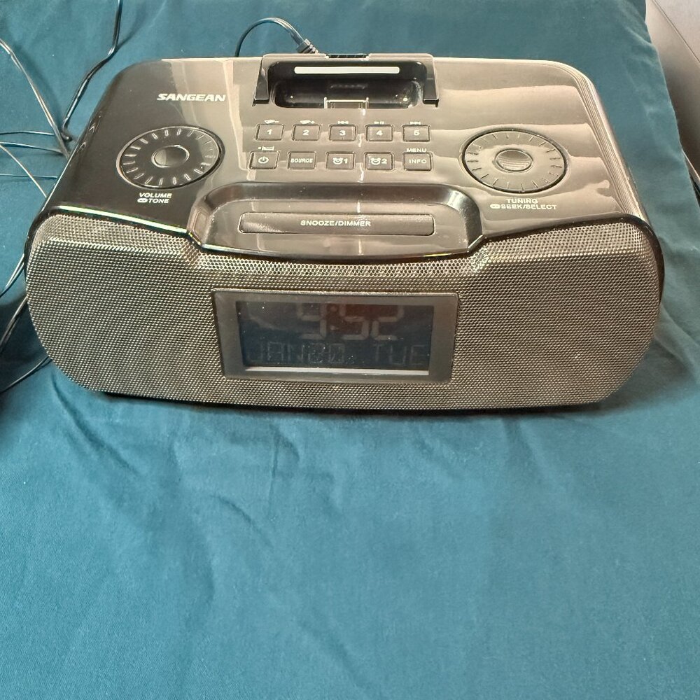 Sangean RCR-10 AM/FM stereo digital tuning atomic clock radio